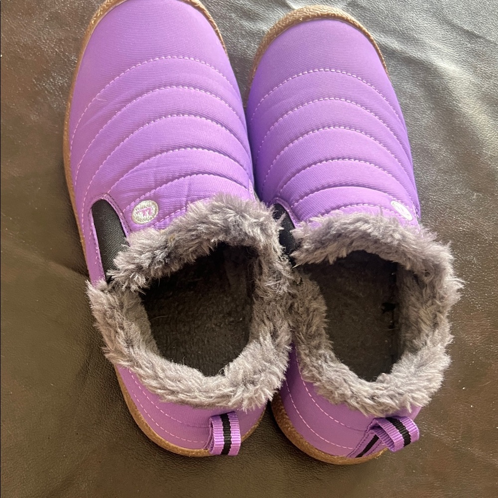Cozy Women's Winter Boots in Purple - Picture 3 of 4